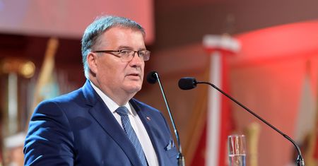 Andrzej Dera za Joachima Brudzińskiego? Tę kandydaturę ma forsować prezydent Andrzej Duda