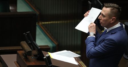 Poseł Brejza odkrywa nową aferę. Nokautuje dwóch ministrów