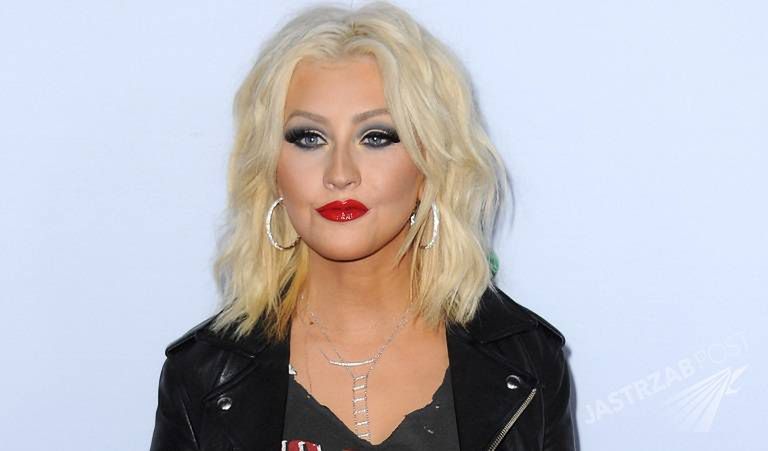 Christina Aguilera pozuje topless do zdjęć na Instagramie. Odpowiada na nagie zdjęcie ciężarnej Kim