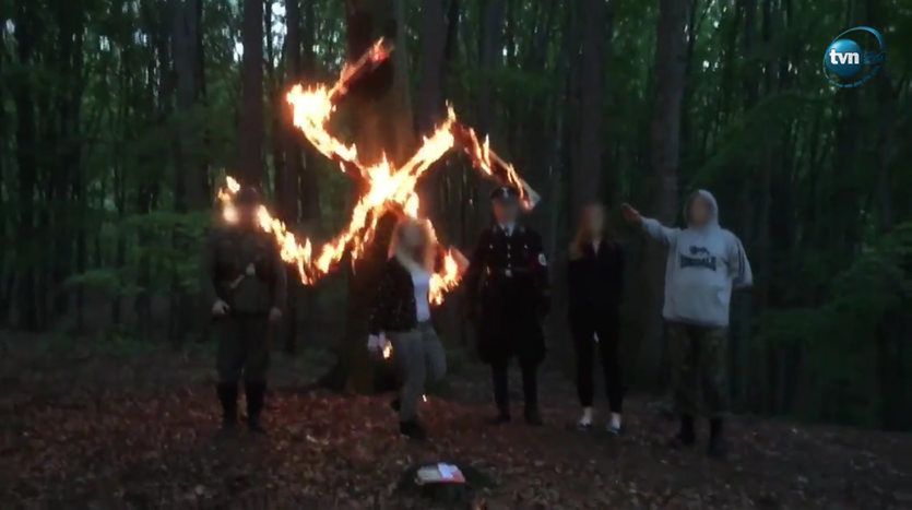 Sąd nie ukarze uczestników urodzin Hitlera. Powód: przedawnienie