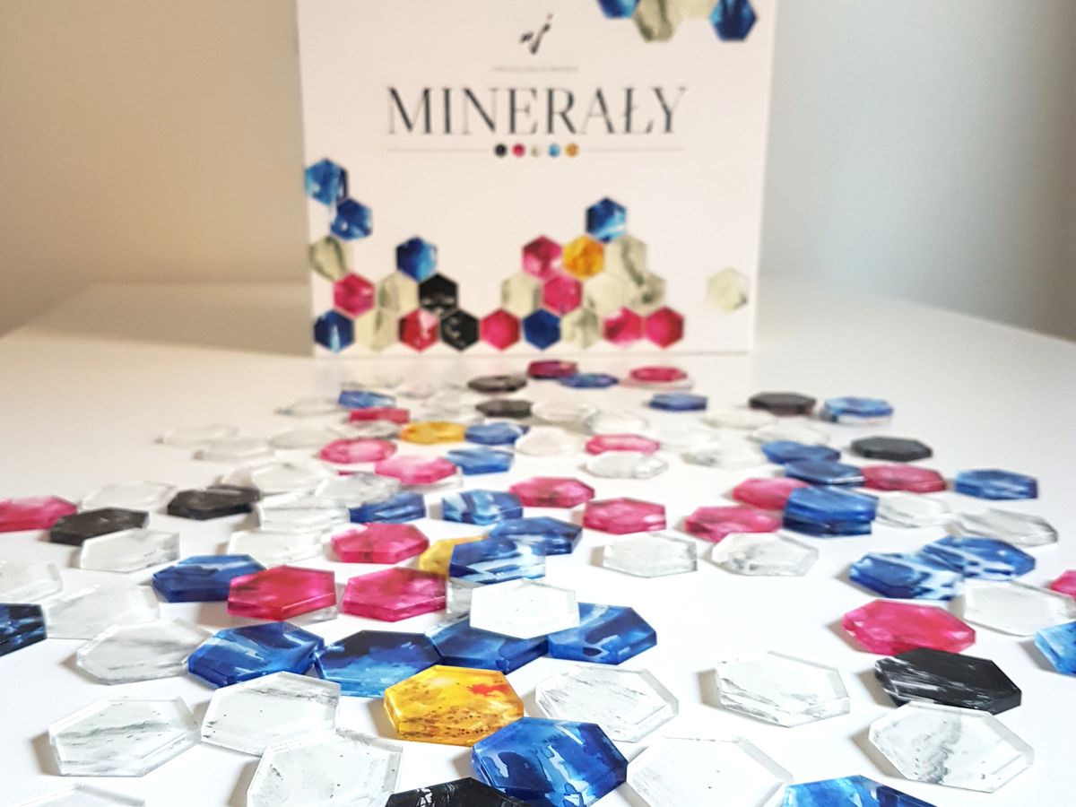 Minerały – logiczna, artystyczna gra planszowa dla całej rodziny [recenzja]