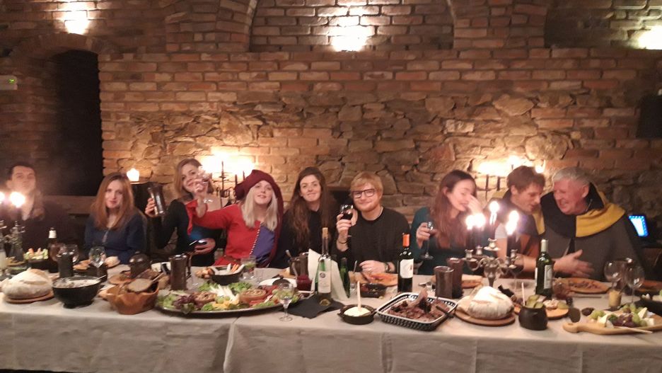 W czasie swojego 6-dniowego pobytu na Dolnym Śląsku, Ed m.in. wziął udział w koncercie muzyki dawnej czy pokazie rycerskim