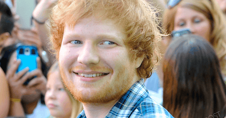 Ed Sheeran zrobił sobie tatuaż zajmujący połowę klatki piersiowej. Odważnie!