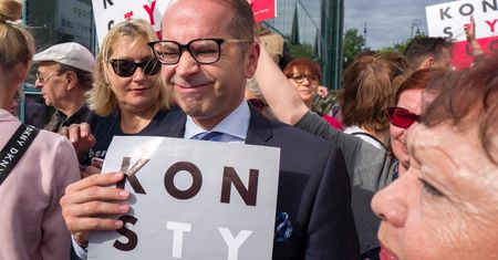 Michał Szczerba tłumaczy się z publikacji zdjęcia policjanta. "Wolę zaufać GIODO niż Brudzińskiemu"