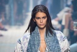 Córka Cindy Crawford na wybiegu. Jej nogi są bardzo chude