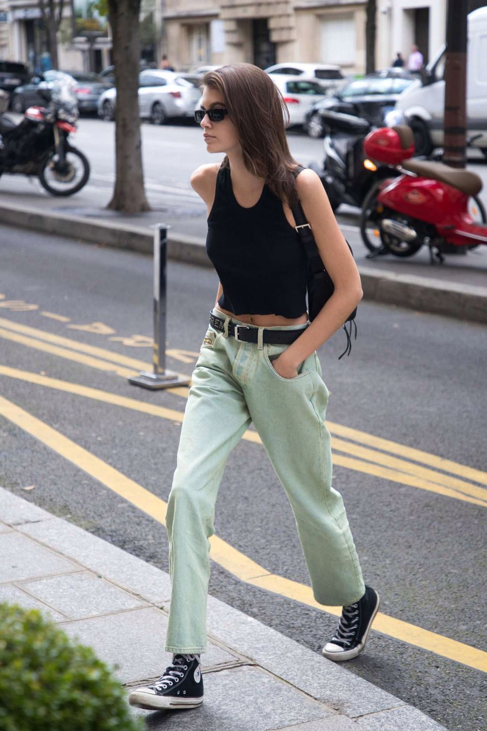 Przeraźliwie chuda Kaia Gerber na Paris Fashion Week