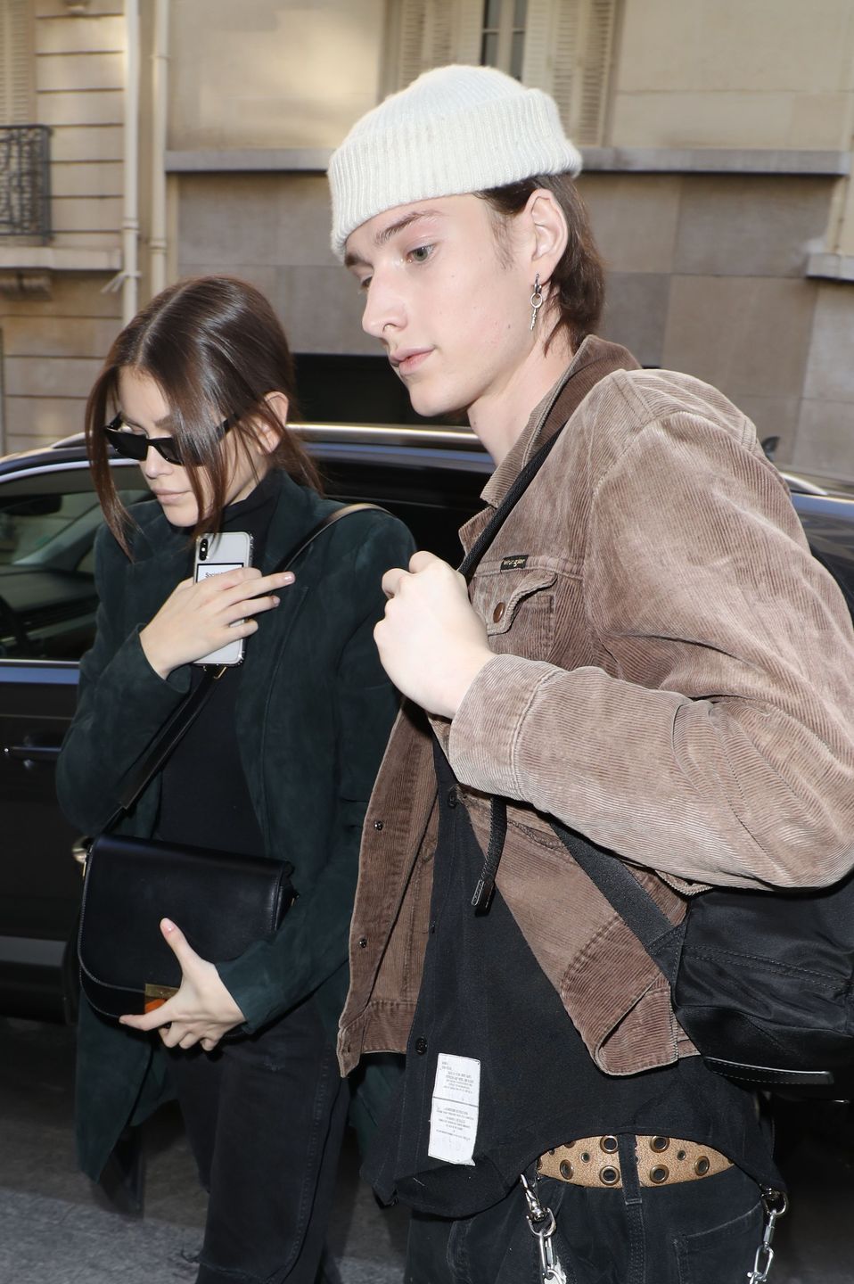 Kaia Gerber et son compagnon Wellington Grant arrivent � l'h�tel Le Cinq Codet lors de la Fashion Week de Paris, France, le 27 f�vrier 2019. Kaia Gerber and her companion Wellington Grant are seen arriving at Le Cinq Codet hotel during the Paris Fashion Week on February 27, 2019. 