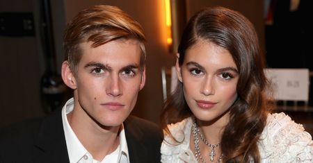Kaia Gerber w seksownej stylizacji na gali w Nowym Jorku. Podobna do mamy?