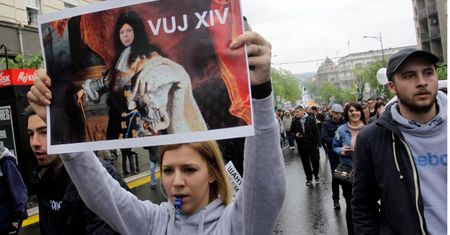 Młodzi Serbowie wychodzą na ulice. Chcą demokracji, ale to za mało
