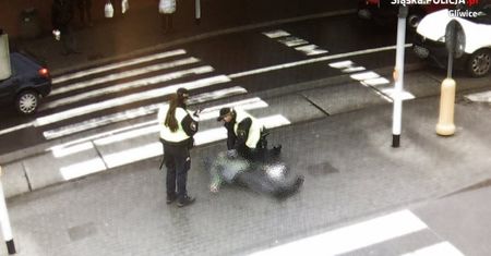 Gliwice. Mężczyzna konał na ulicy. Nikt mu nie pomógł