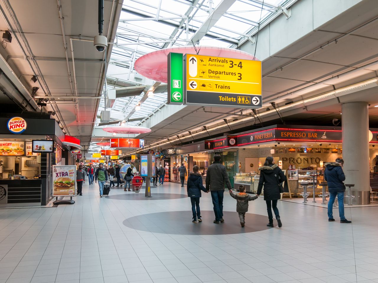 Lotnisko Amsterdam-Schiphol (AMS). Jak dotrzeć do centrum miasta?