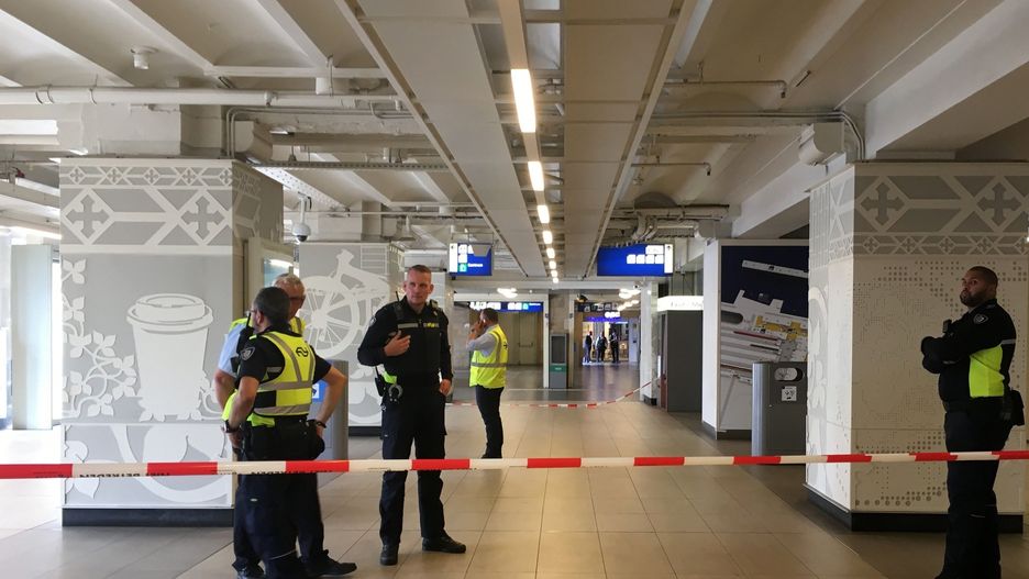 Mężczyzna rzucił się na ludzi z nożem