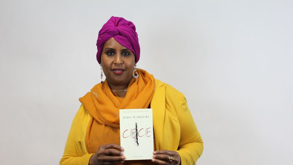 Wychowana w Somalii Hibo Wardere mieszka z mężem i piątką dzieci w Londynie.