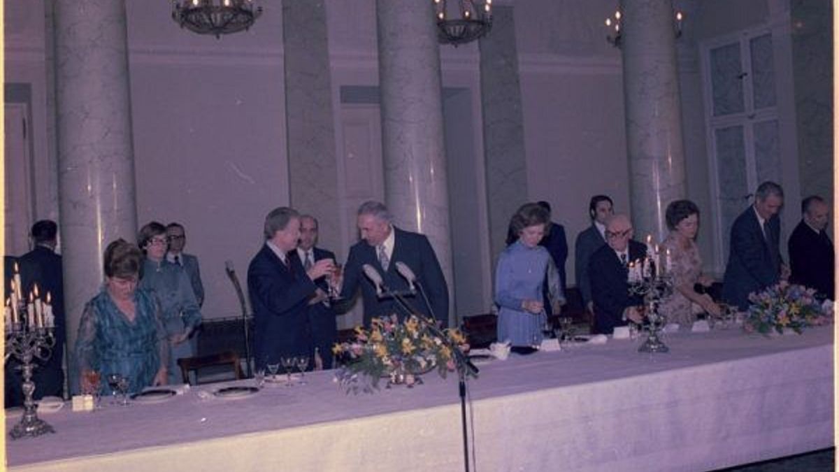 Część skarbów przywłaszczył sobie Edward Gierek z małżonką. Zdjęcie poglądowe: Wizyta amerykańskiej pary prezydenckiej w Warszawie (grudzień 1977)