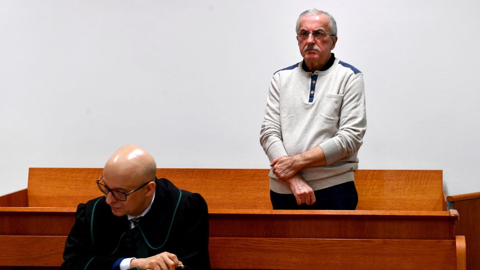 Roman Wawrzyniak i jego adwokat Dariusz Niebieszczański na sali sądu w Kołobrzegu