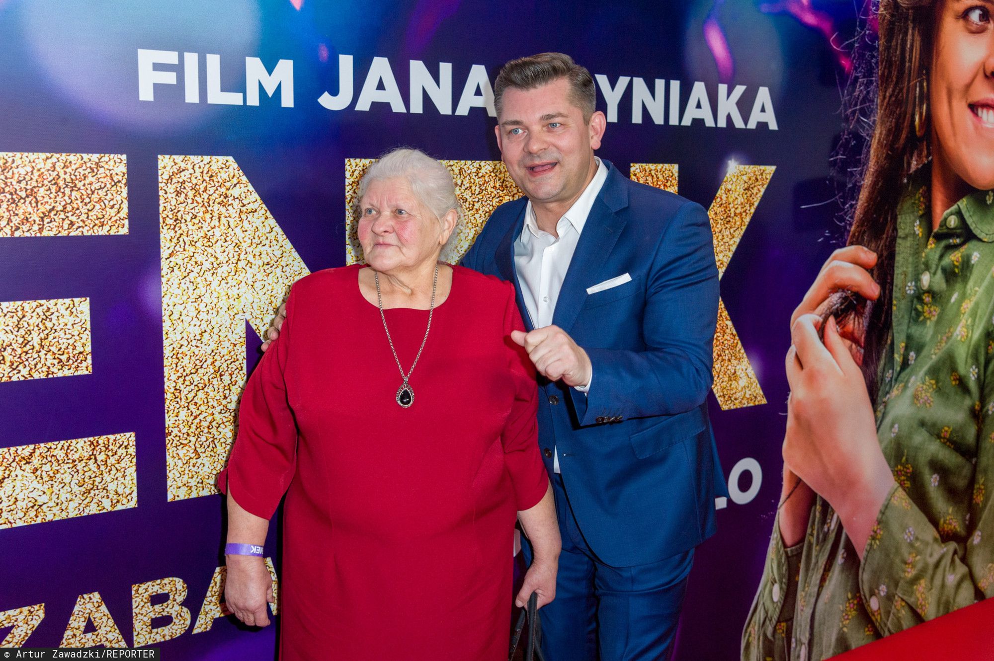 Zenek Martyniuk z mamą Teresą na premierze filmu "Zenek".