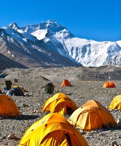Obóz u stóp Mount Everestu zamknięty dla turystów. Wszystko przez śmieci