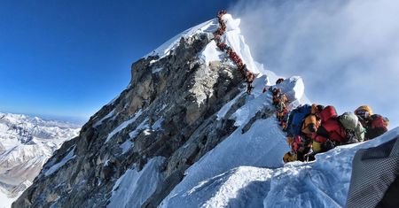 Mount Everest to coraz częściej droga wycieczka do śmiertelnej pułapki