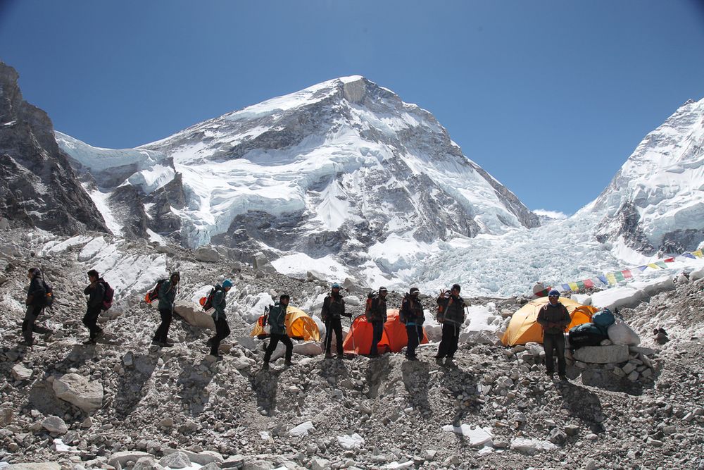Chcieli wykorzystać dobre warunki. Dwóch alpinistów zginęło w drodze na Mount Everest