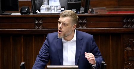 Wybory prezydenckie. Adrian Zandberg nie urodził się w Polsce. To mu zaszkodzi?