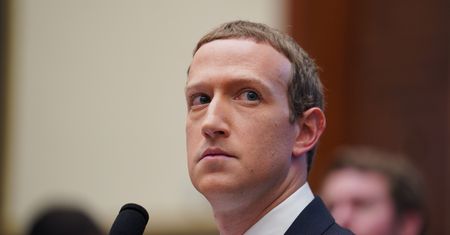 Facebook pozwala na fałszywe reklamy polityków. To kolejne takie wybory