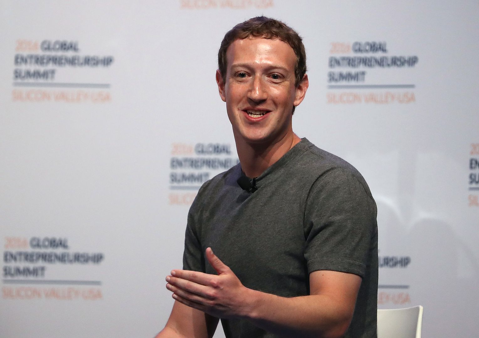 Mark Zuckerberg ma nowego pomocnika. To... Morgan Freeman