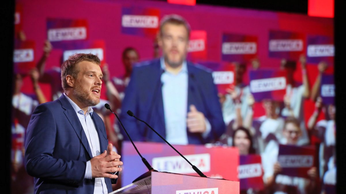 Adrian Zandberg (Lewica Razem) przedstawił socjalne postulaty programu.