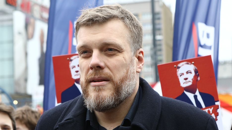 Akcja CBA w biurze szefa NIK Mariana Banasia. Adrian Zandberg mówi o "Gangu Olsena"