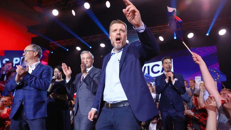 Adrian Zandberg, Robert Biedroń i Włodzimierz Czarzasty - liderzy Lewicy, podczas wieczoru wyborczego.