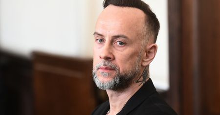 Nergal znów będzie się tłumaczył z kontrowersyjnego plakatu. Sąd uchylił wyrok uniewinniający