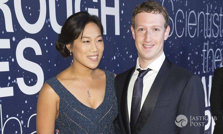 Mark Zuckerberg przewija córkę fot. Facebook.com