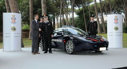Sportowe auta dla Carabinieri