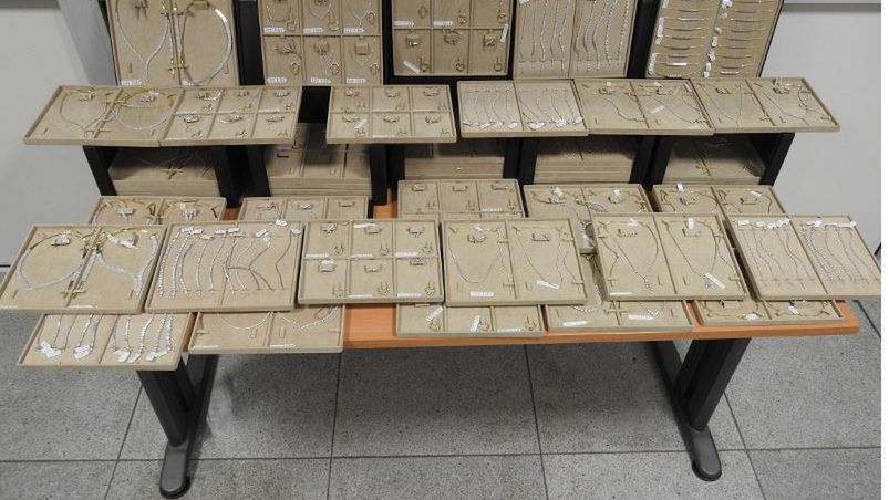 Mężczyzna dopytywał się o przepisy funkcjonariuszy, ale zapewniał, że nic wartościowego nie przewozi