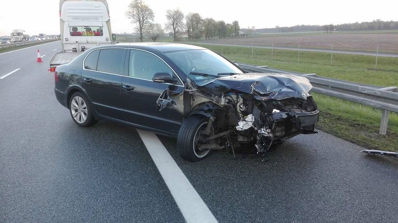 Tak wyglądało auto generała po zderzeniu na A2. Jest oświadczenie MON