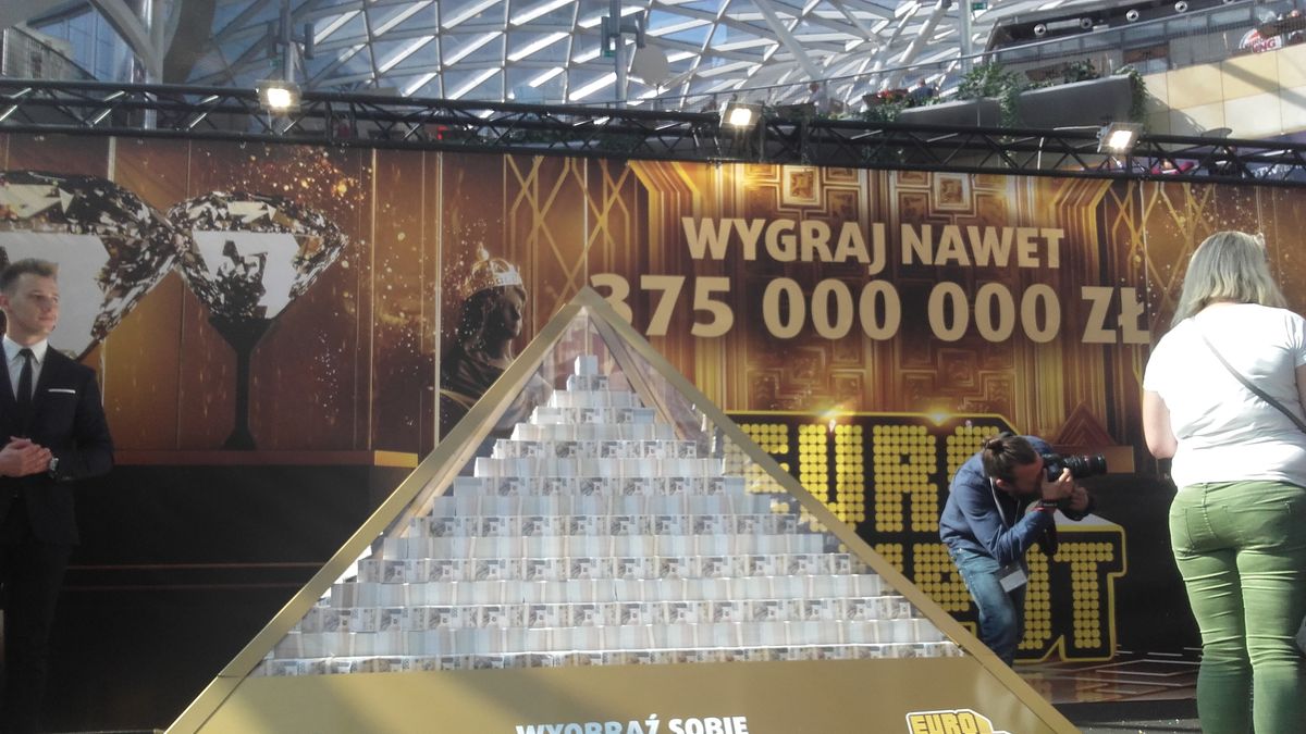 Dwóch Polaków się nieźle wzbogaciło dzięki europejskiej loterii