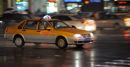 Chiny. Kierowca chińskiego Ubera zgwałcił i zamordował pasażerkę