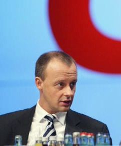 Stary "przyjaciel" wyrównuje rachunki z Merkel. Merz może zniweczyć jej plan spokojnego odejścia