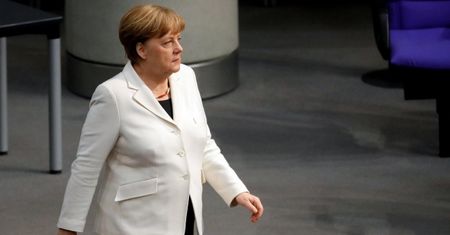 Próbował podbiec do Angeli Merkel. Krzyczał "Allahu akbar!"