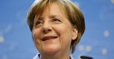 "Bardzo serdeczna" rozmowa Macrona i Merkel