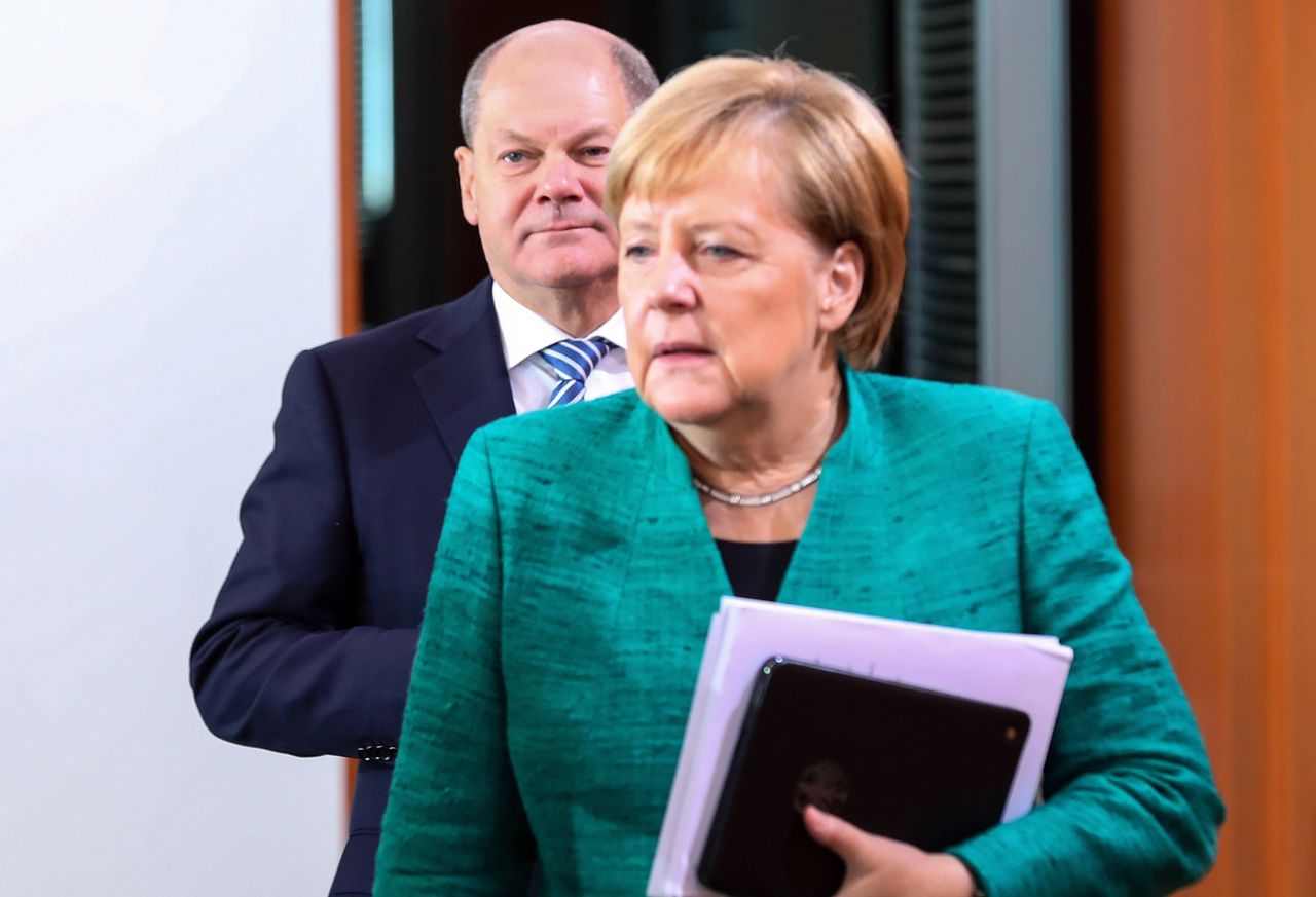 Sondaż: Świat ma większe zaufanie do Angeli Merkel niż Donalda Trumpa