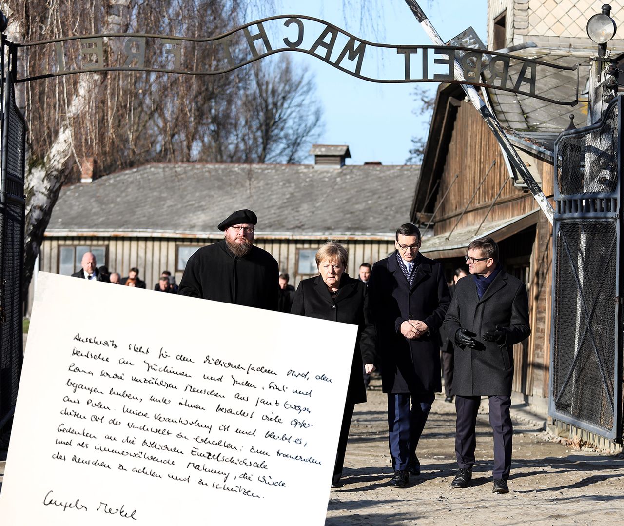 Angela Merkel i jej wpis po wizycie w Auschwitz. "Jest symbolem milionowego mordu"