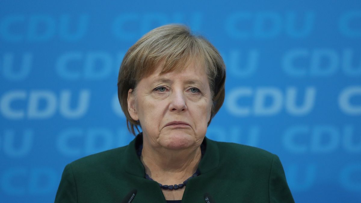 Spada poparcie dla Angeli Merkel jako szefowej rządu
