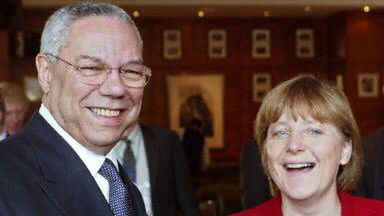 Colin Powell i Angela Merkel