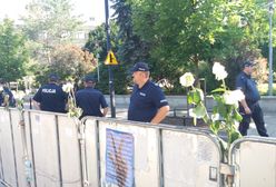 Strażacy ustawiali barierki przed Sejmem. Polecenie wydał komendant PSP