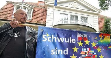Niemcy protestują przeciwko zakazowi warszawskiej parady gejów