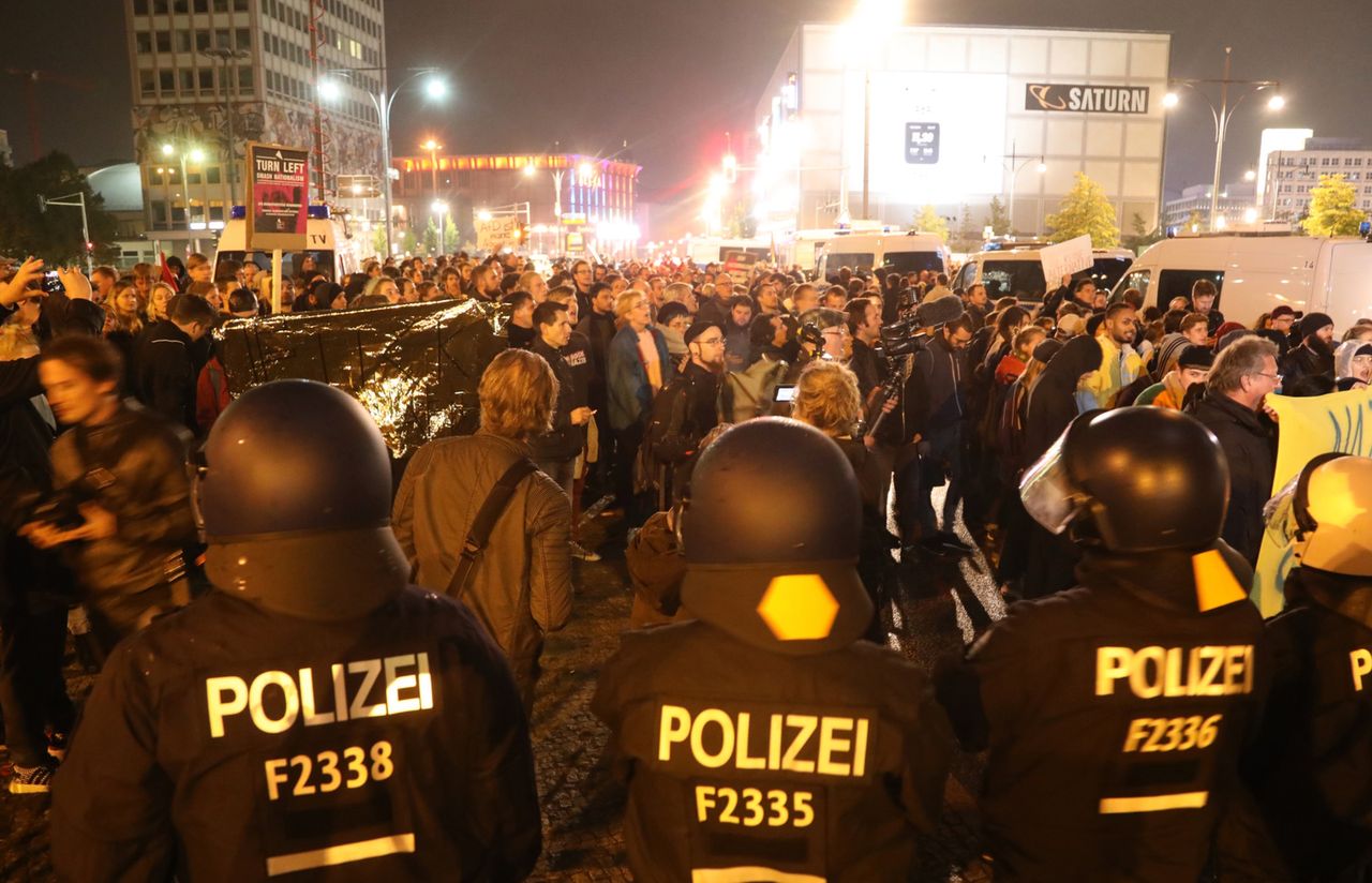 Gorąco pod lokalem imprezy powyborczej AfD w Berlinie