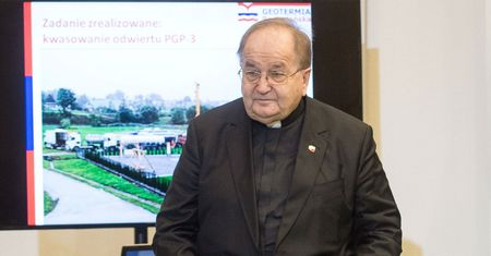 Wiadomo dlaczego dotacja Rydzyka jest blokowana. Chciał pieniędzy bez pokazywania faktur