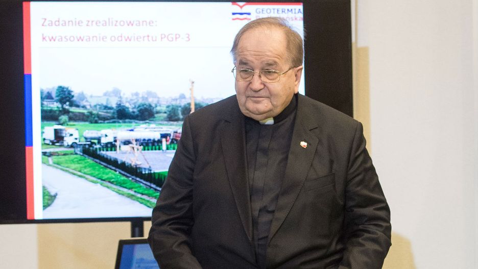 Ojciec Tadeusz Rydzyk podczas podpisania umowy na dofinansowanie Geotermii Toruńskiej.