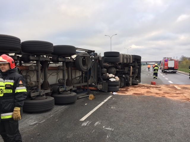 Autostrada A1 zablokowana. Przewróciła się cysterna