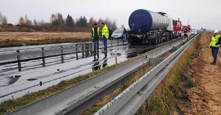 Śląskie. Asfalt wylał się na asfalt na DK1. Blokada kluczowej trasy